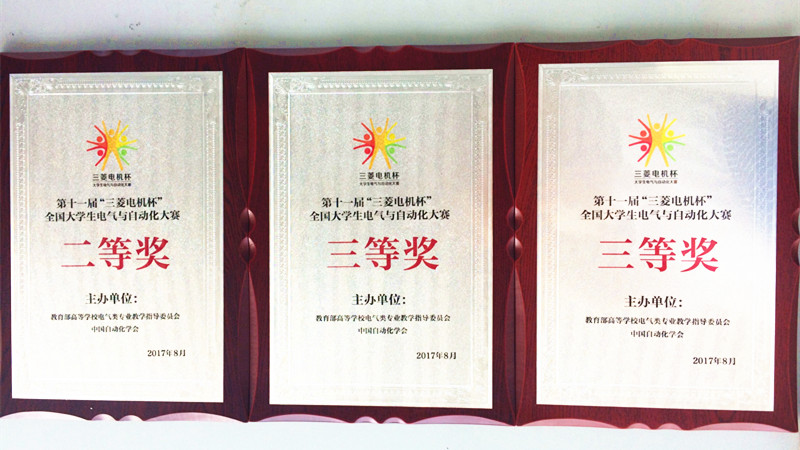 證書合影_副本.jpg